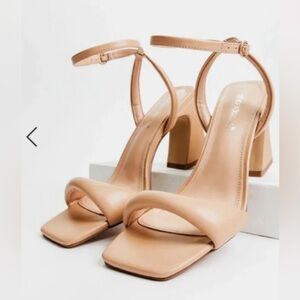 Shoe Dazzle Beige Block Heel Sandals with Ankle Strap